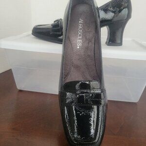 Women's Black Patent Leather Pumps